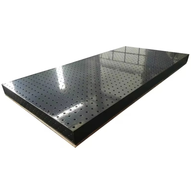 What are the requirements for a welding table?